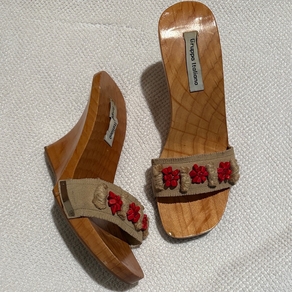 Gruppo italiano Beige Wedge Sandals with Red Floral Accents